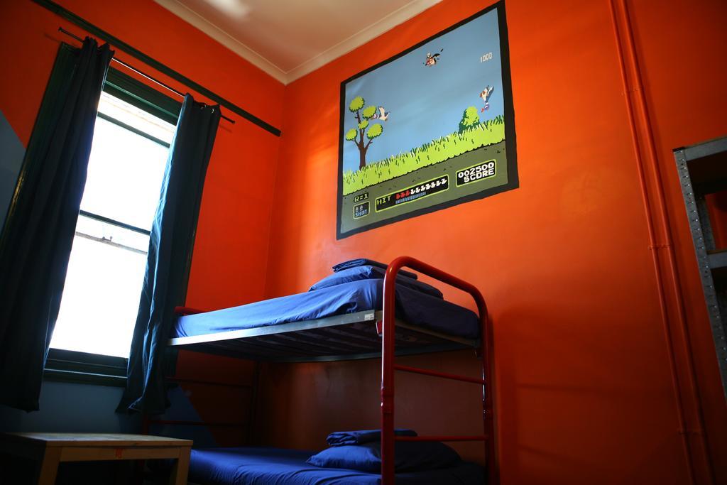 Old Fire Station Backpackers Hostel Perth Exterior photo